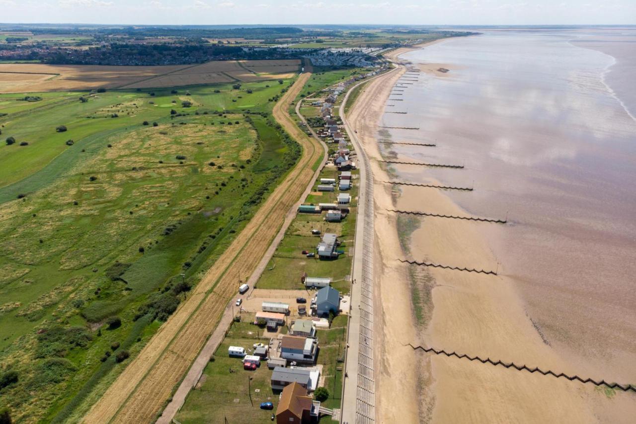 8 Berth Caravan For Hire At Manor Park Near To A Great Beach Ref 23041C Hunstanton Exterior foto