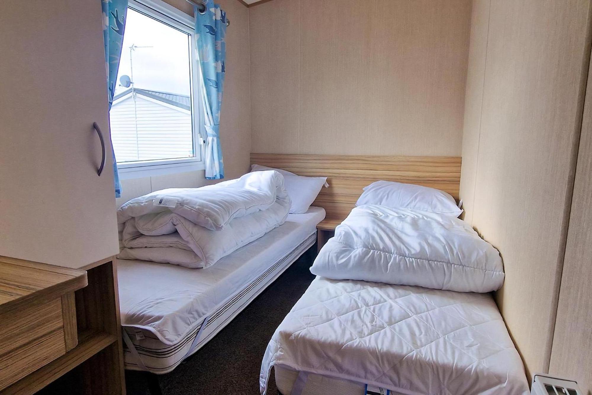 8 Berth Caravan For Hire At Manor Park Near To A Great Beach Ref 23041C Hunstanton Exterior foto