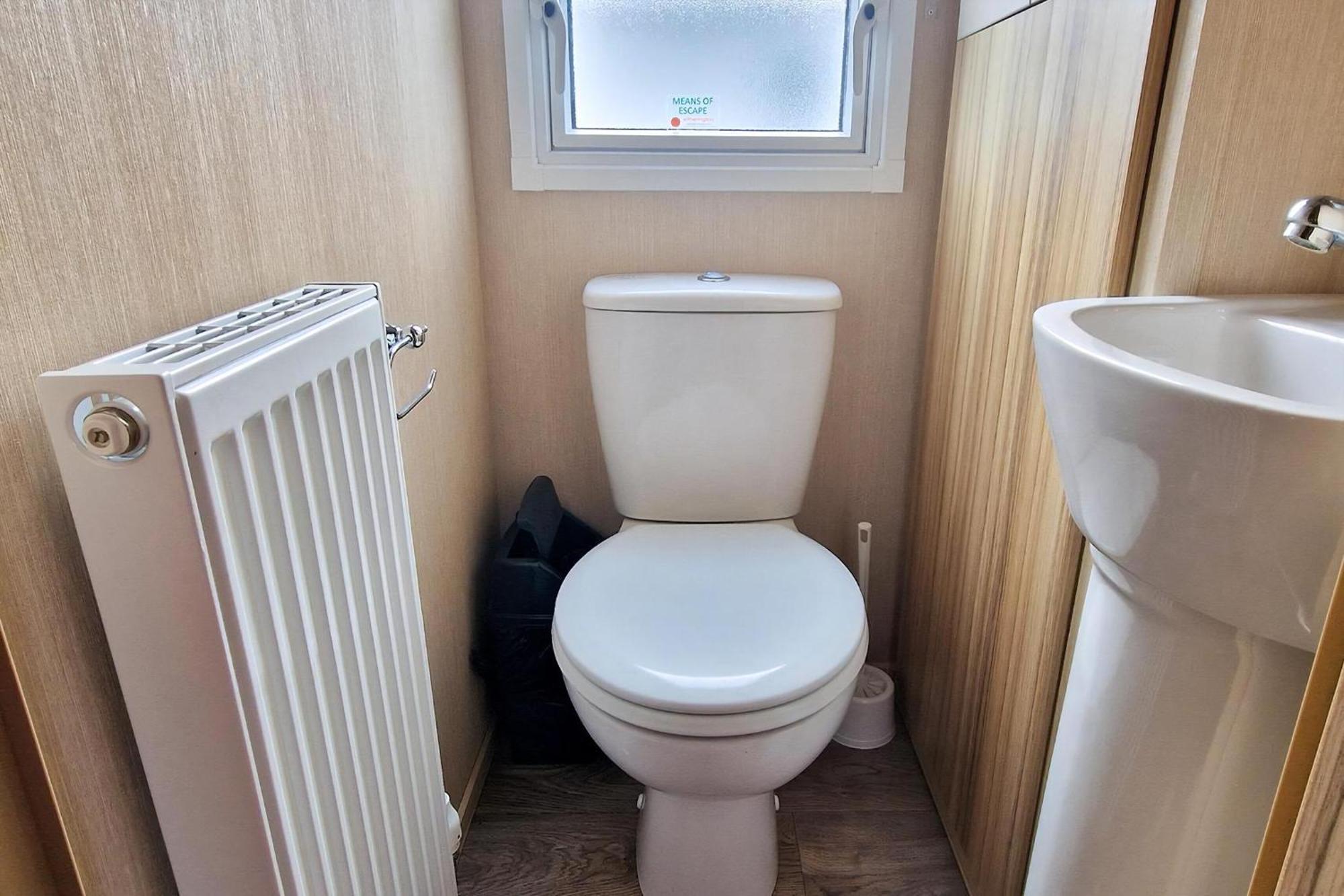 8 Berth Caravan For Hire At Manor Park Near To A Great Beach Ref 23041C Hunstanton Exterior foto